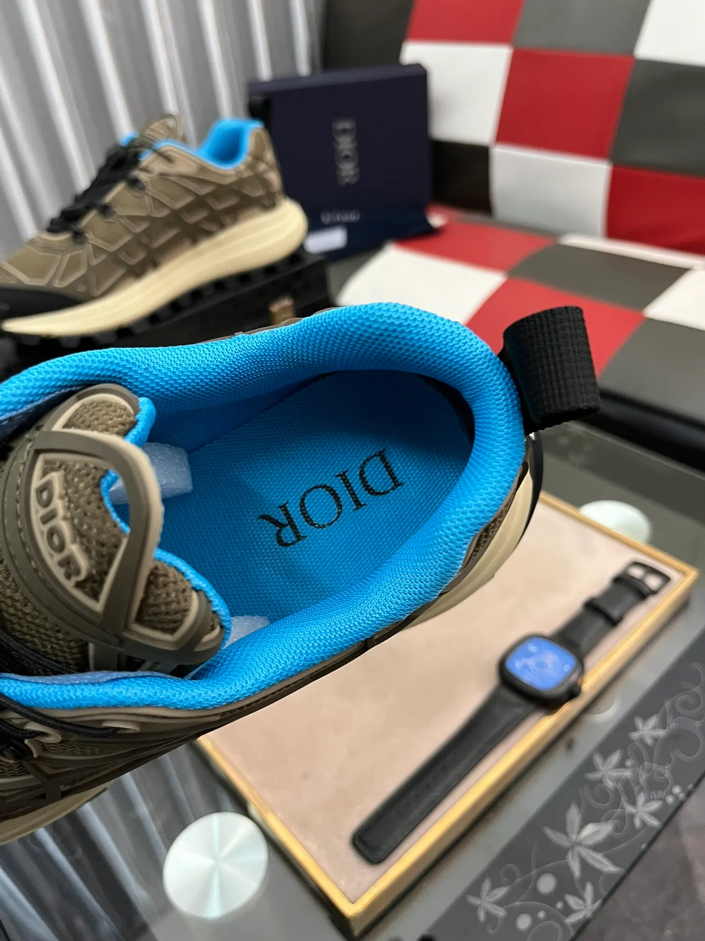 Ex-factory price 520⌚️⌚️B31 RUNNER sports shoes highlight the fashionable silhouette and are decorated with curved cannage pattern. They reinterpret the classic pattern in a structural style and enrich the Dior 2023 summer men's wear series. Meticulously crafted using the advanced craftsmanship of hiking shoes, it blends outdoor culture with Dior heritage. Code number 38-445⃣️Color optional